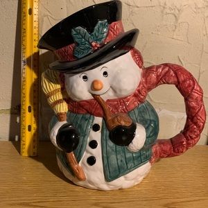 Snowman pitcher
